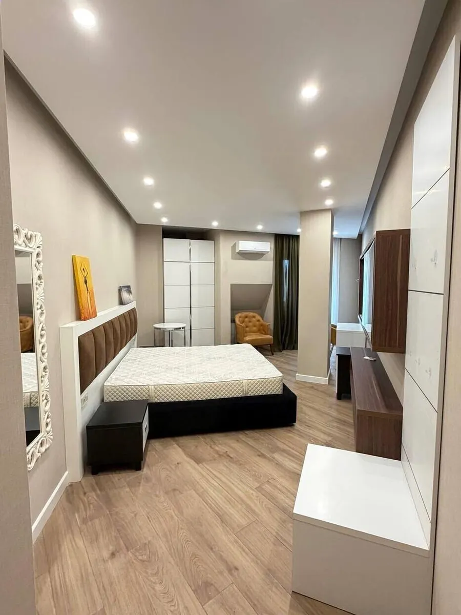 Квартира, 4-комн., 217 м²