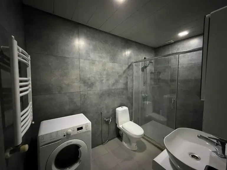 Apartment, 3-room, 90 m², Marshal Gelovani Ave, 52