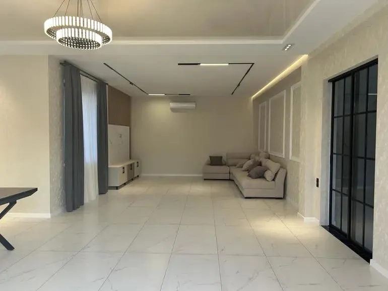 House, 5-room, 380 m²
