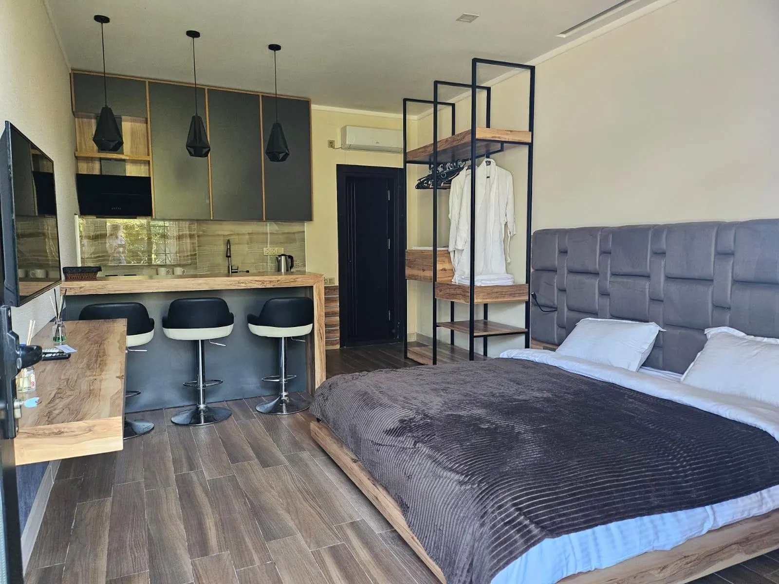 Дом, 5-комн., 250 м²