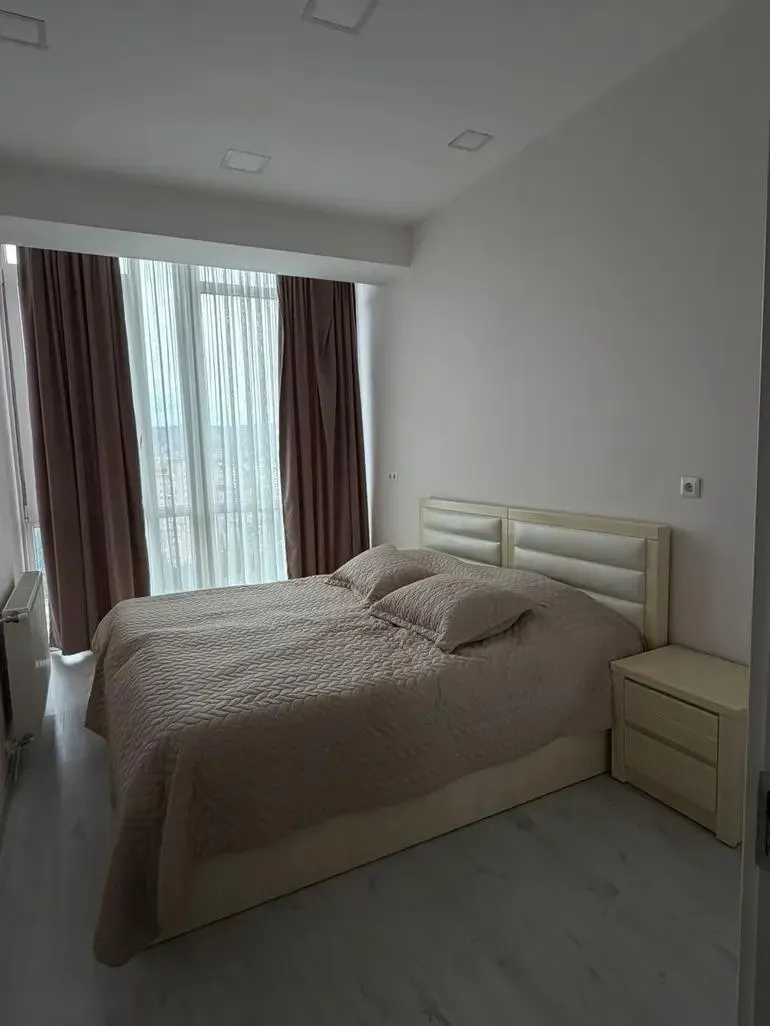 Apartment, 3-room, 90 m², Marshal Gelovani Ave, 52