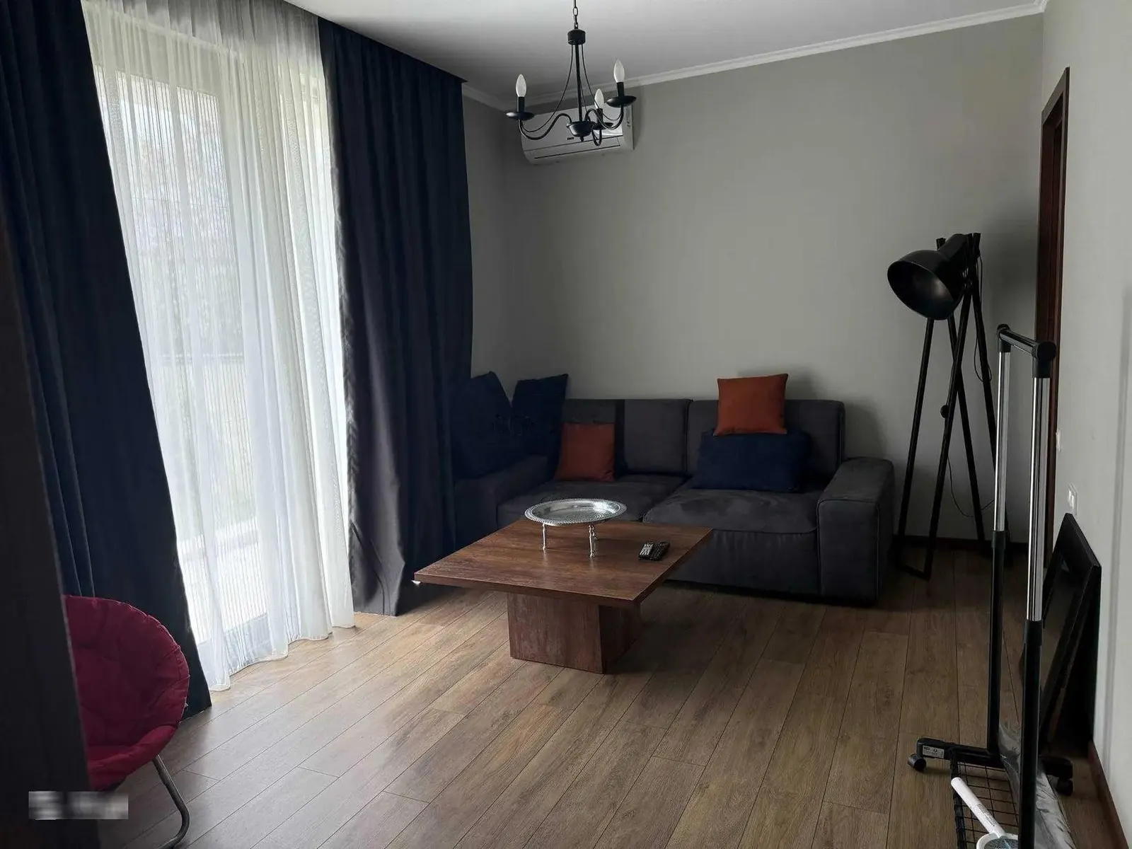 Дом, 10-комн., 300 м²