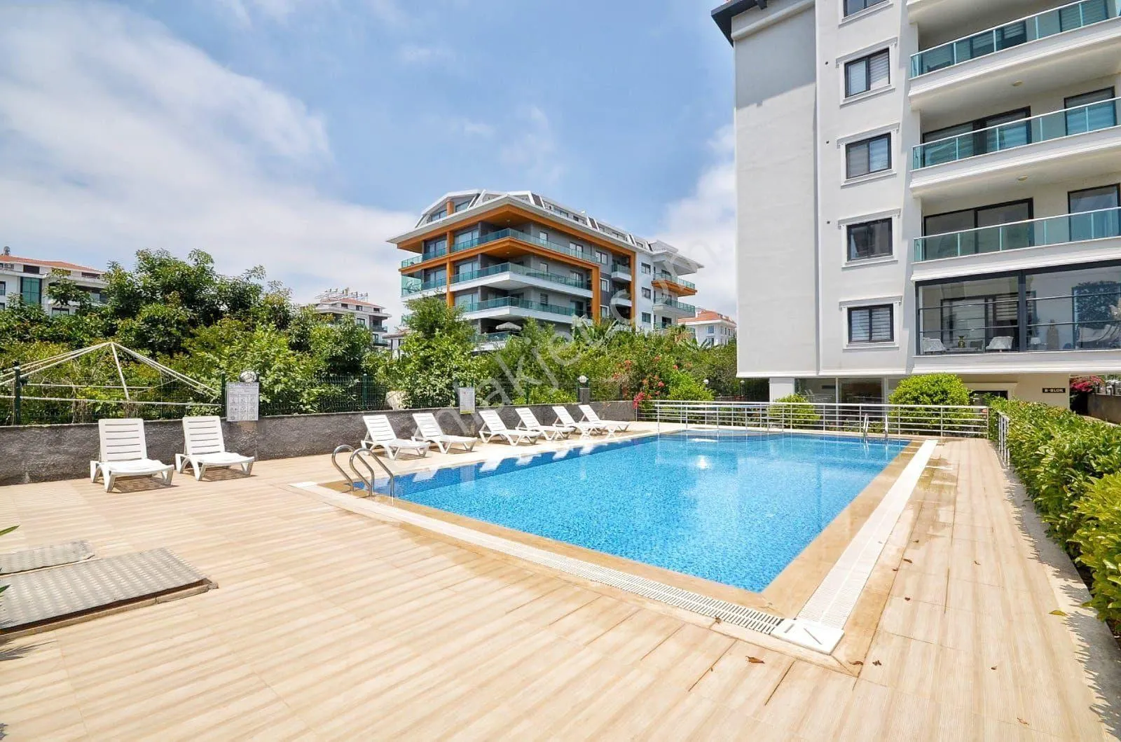 Apartment, 6-room, 200 m²