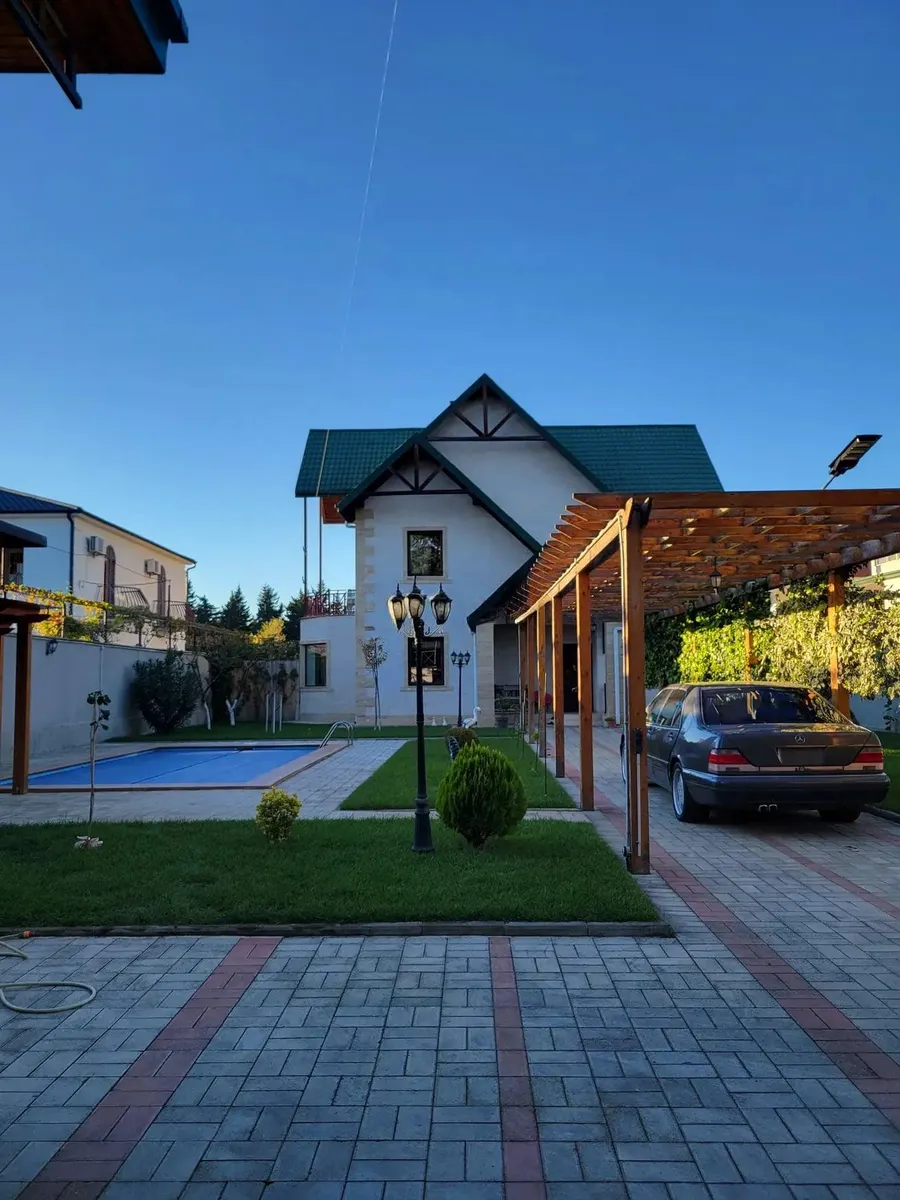 House, 8-room, 300 m²