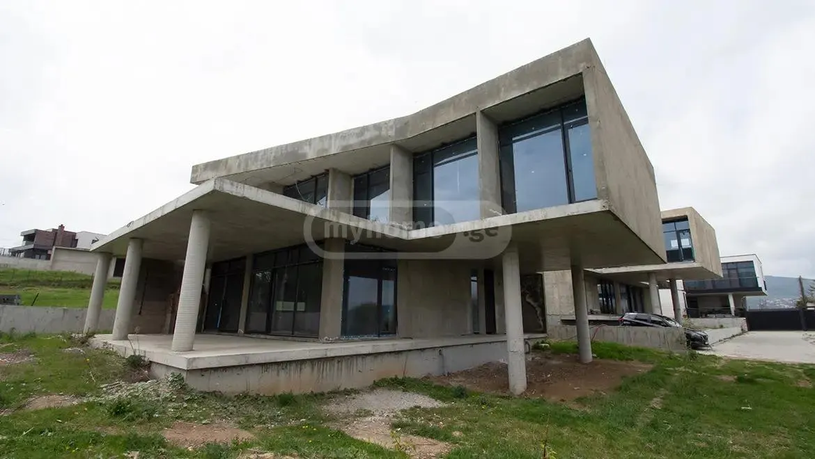 Дом, 5-комн., 378.4 м²