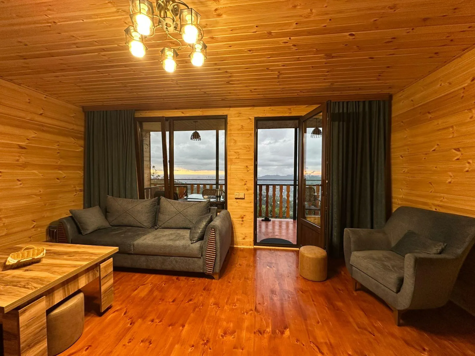 House, 3-room, 80 m²