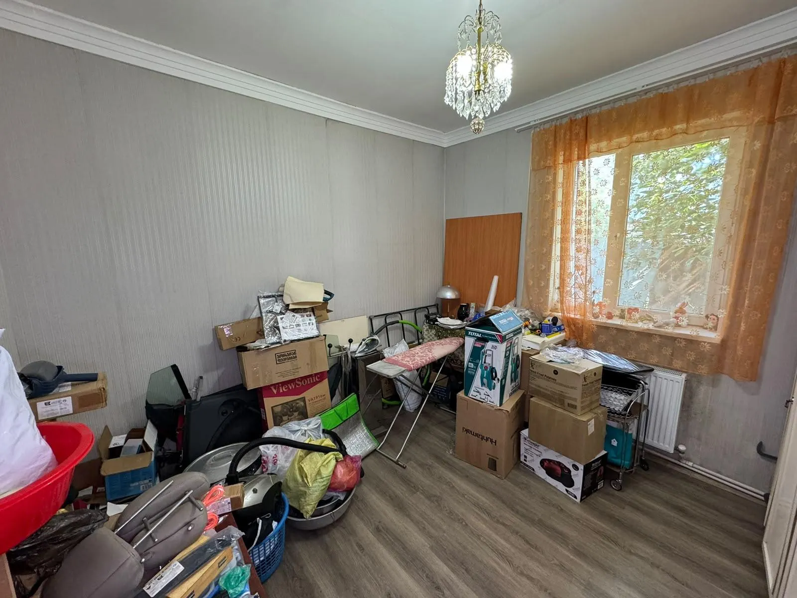 House, 4-room, 200 m²