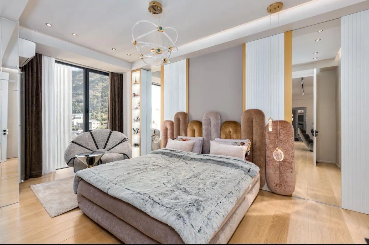 Квартира, 5-комн., 240 м², Nino Zhvania St, 55