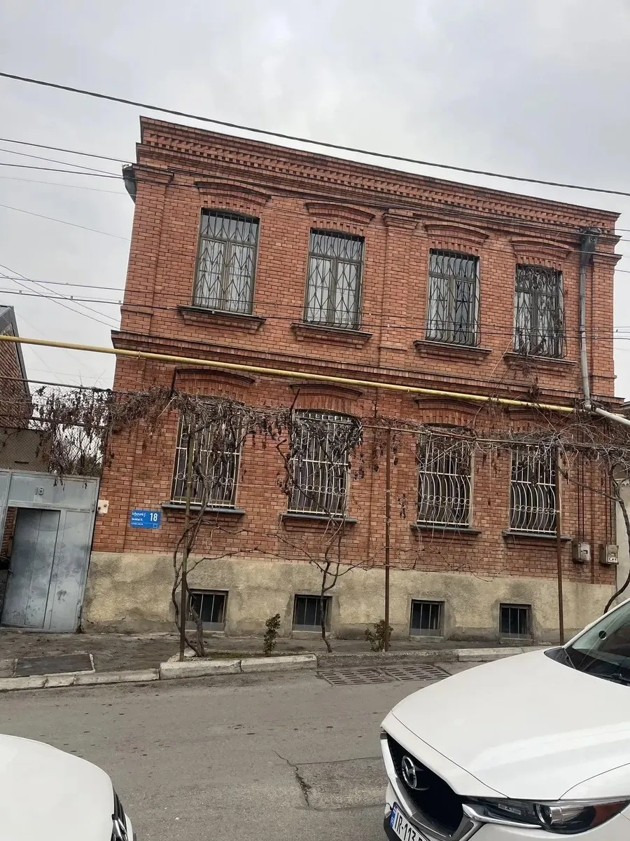 Дом, 10-комн., 310 м²