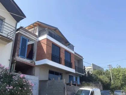 Дом, 6-комн., 220 м²