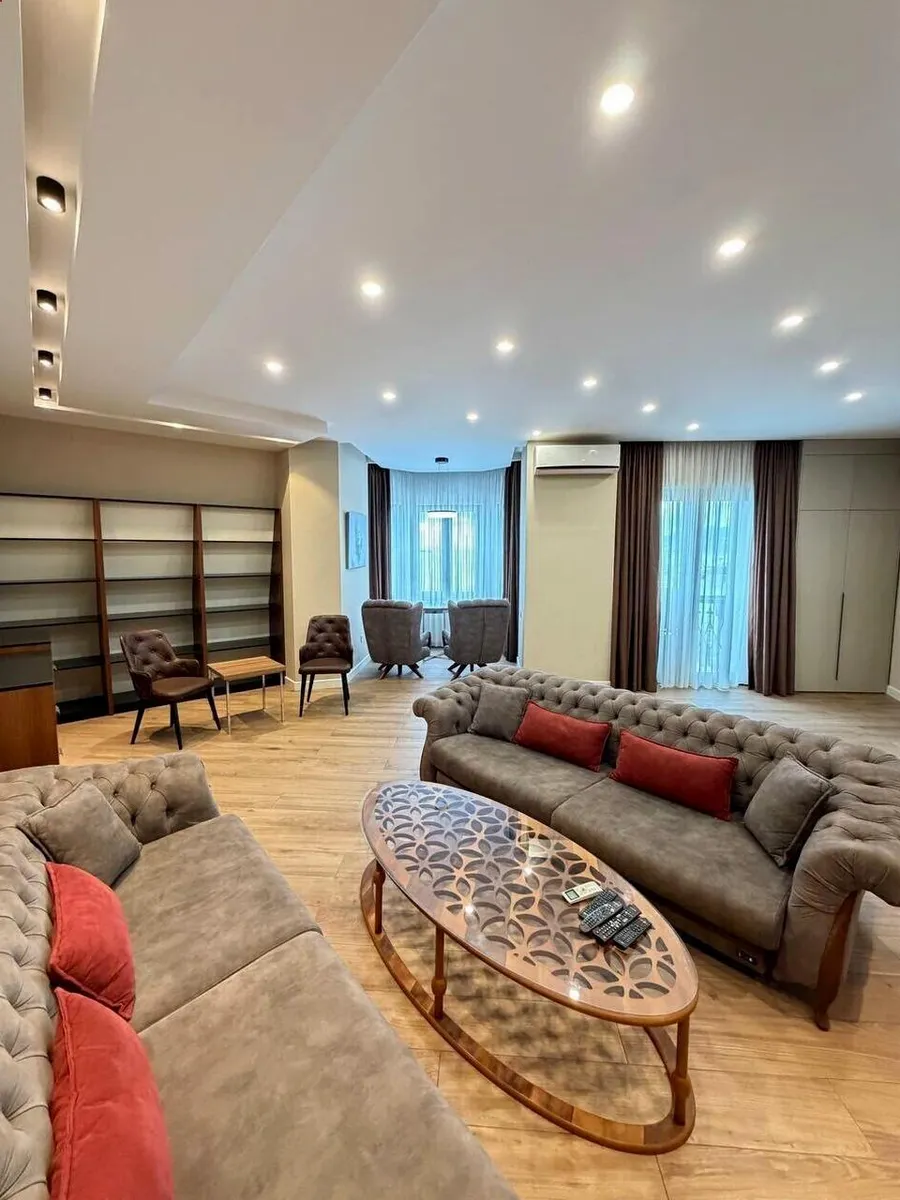 Квартира, 4-комн., 217 м²