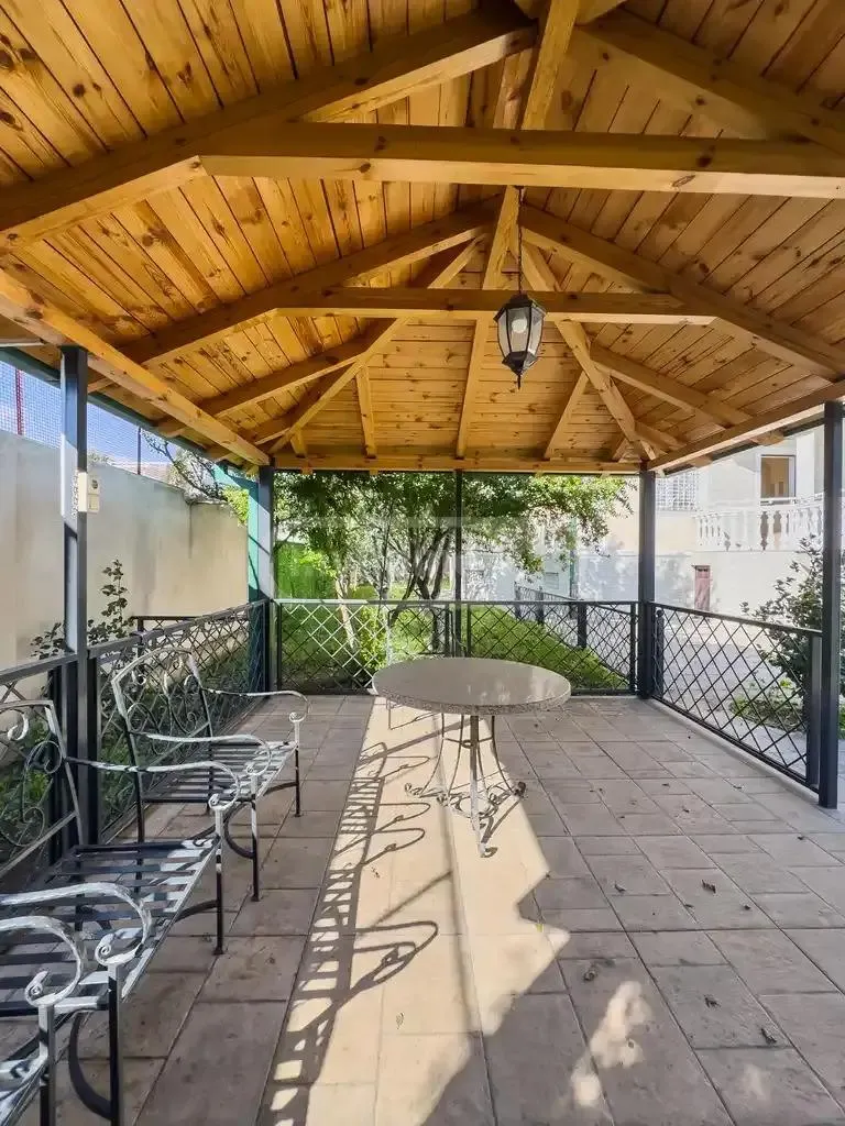 Дом, 5-комн., 600 м²