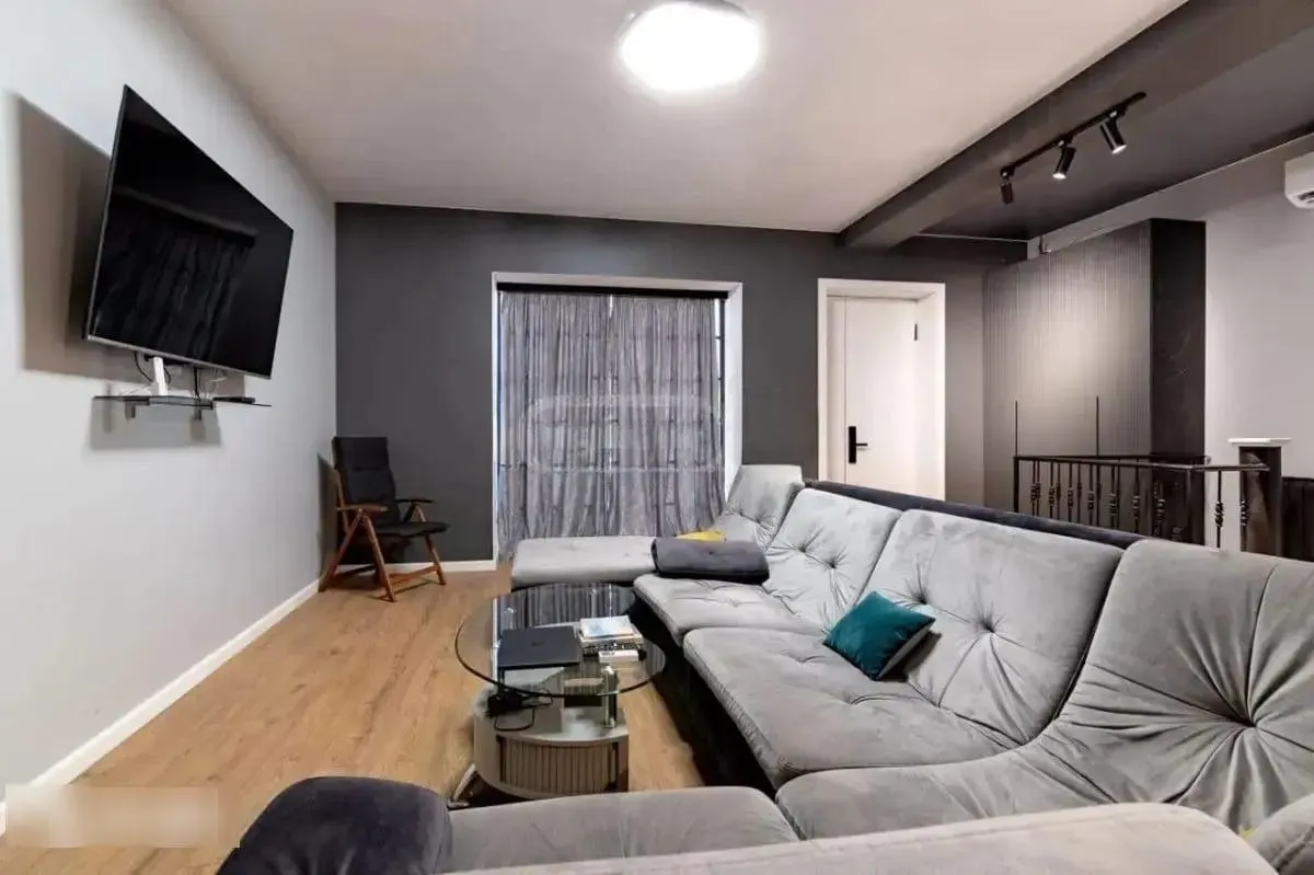 Дом, 4-комн., 240 м²