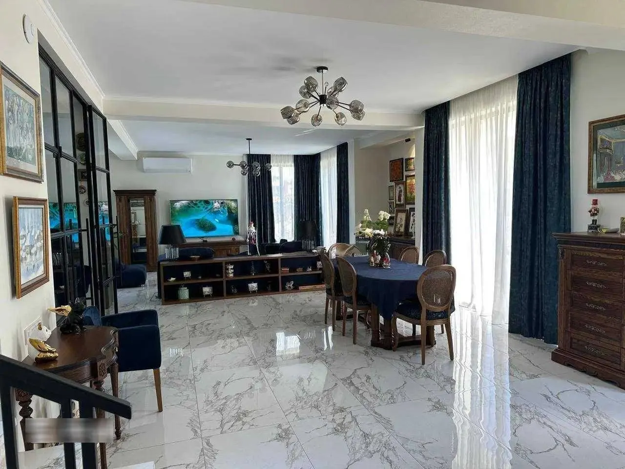 Дом, 10-комн., 300 м²