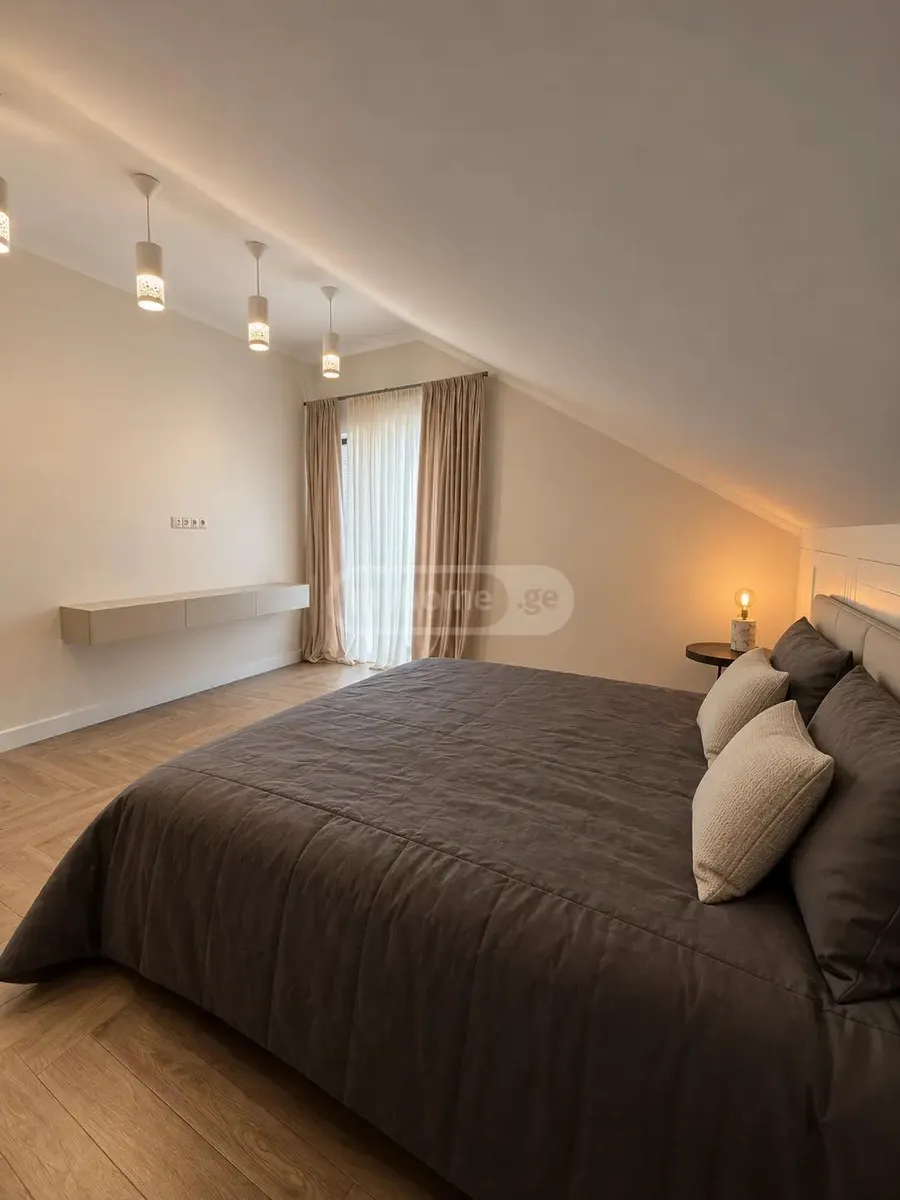 Дом, 5-комн., 600 м²