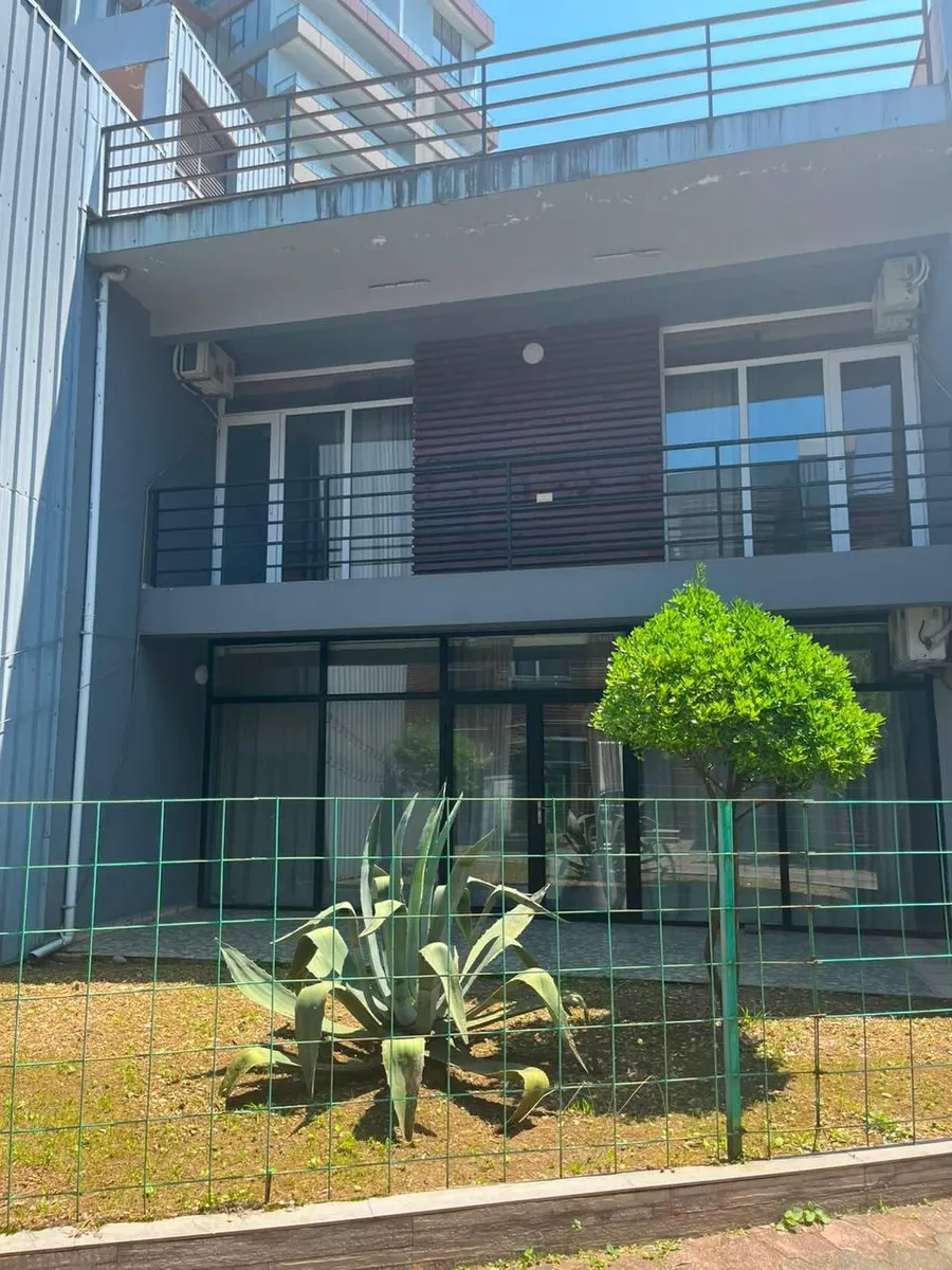 House, 4-room, 200 m²