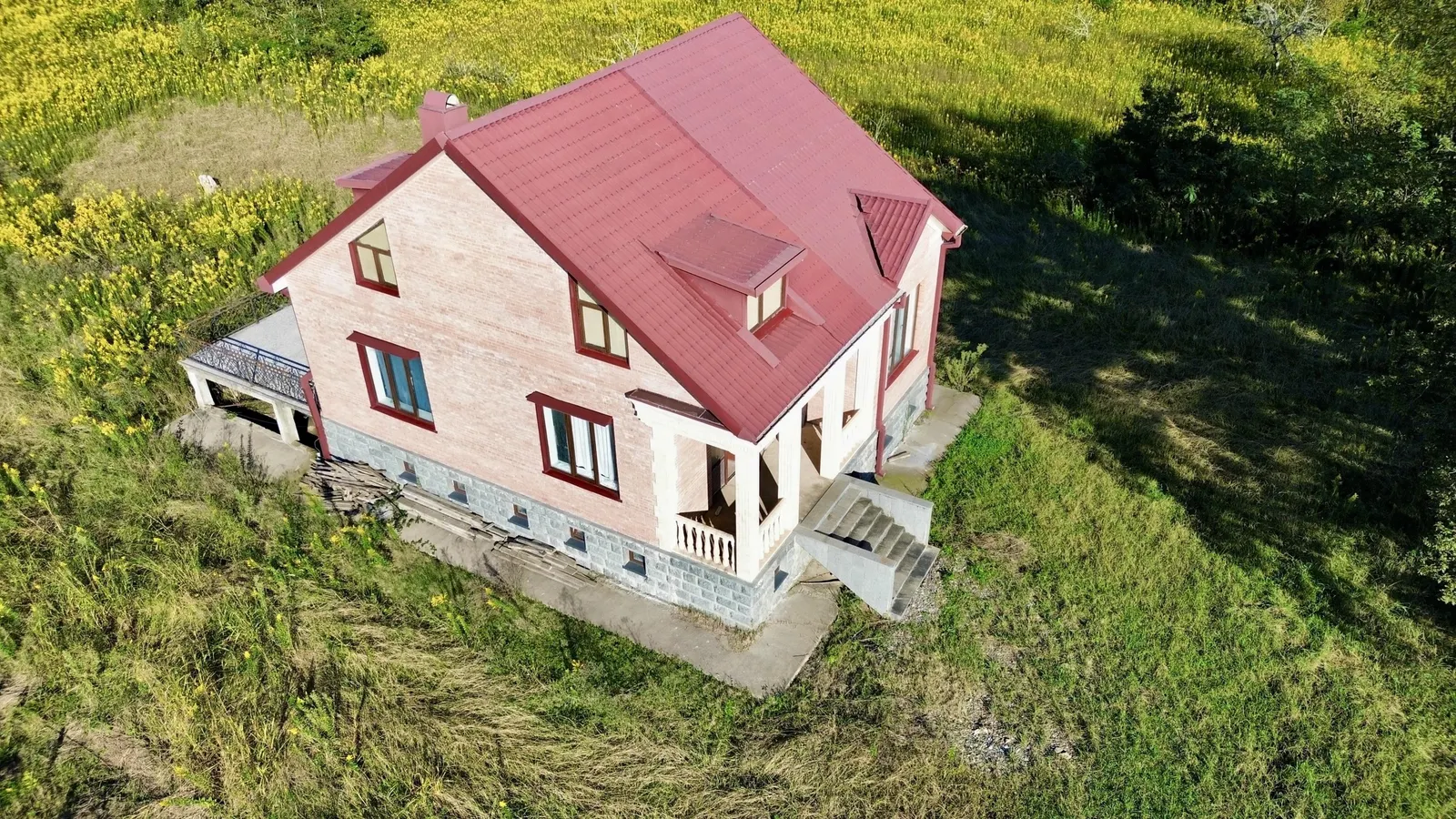 House, 6-room, 372 m²