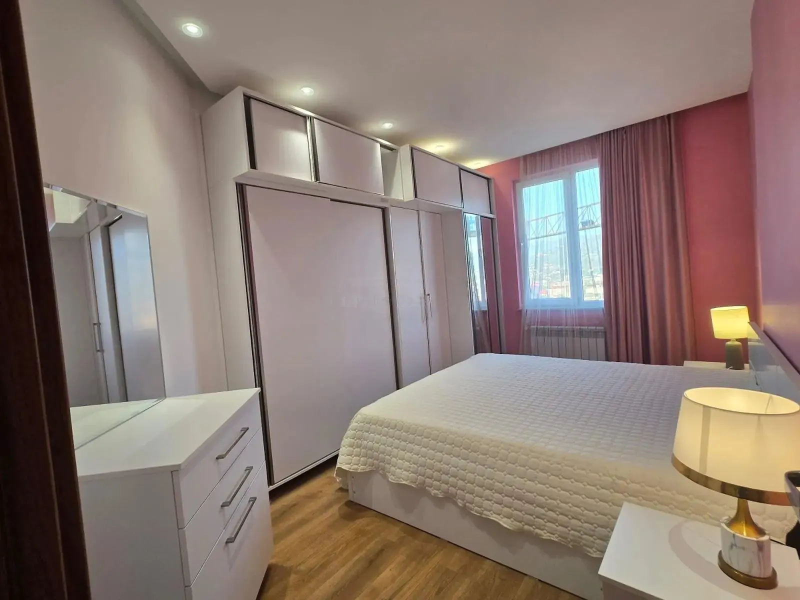 Квартира, 3-комн., 75 м², Twins Tabidze