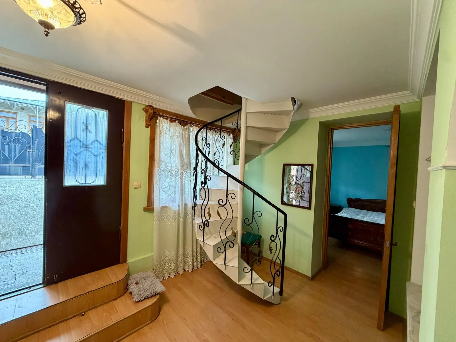 Дом, 7-комн., 370 м²