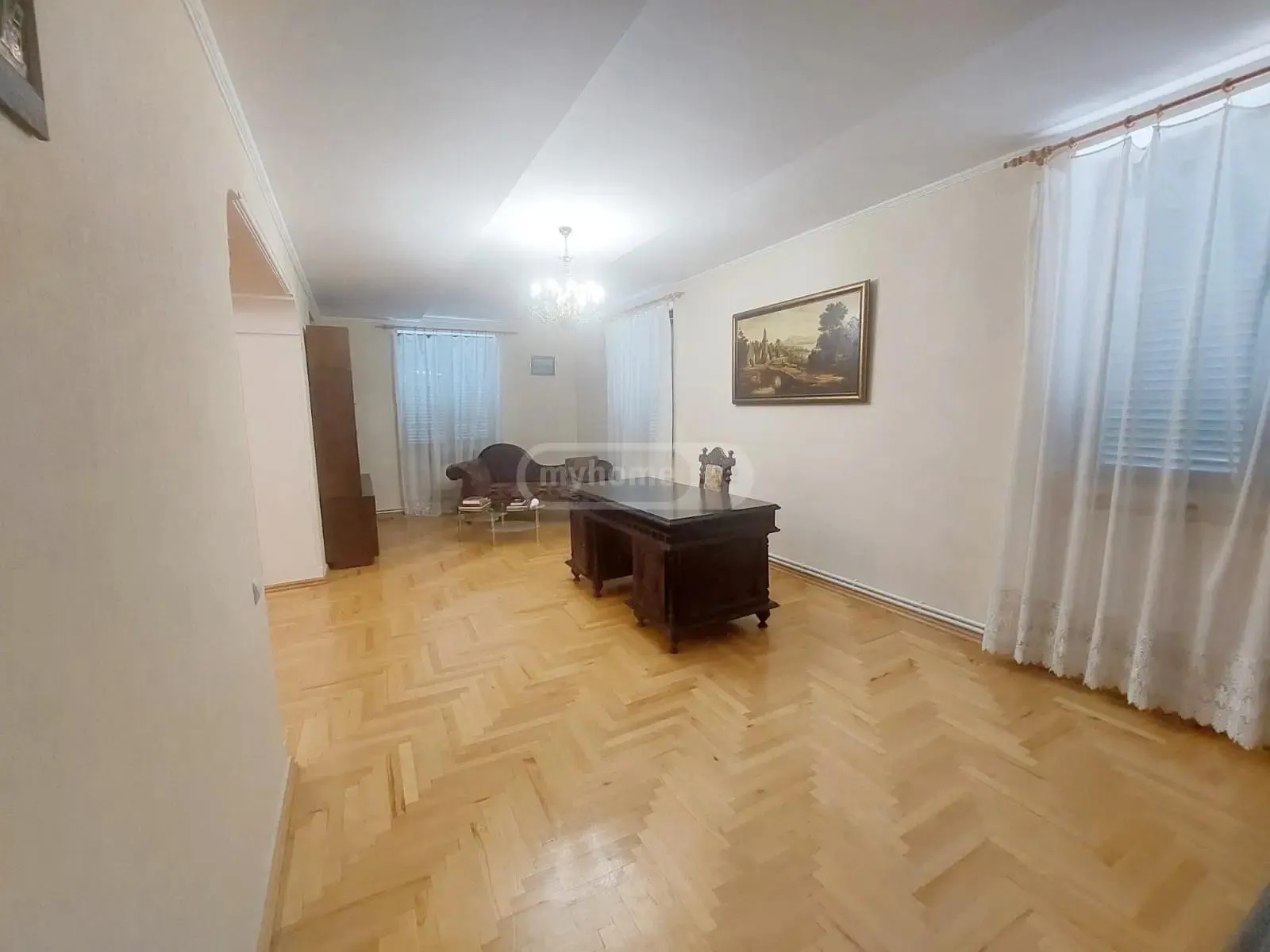 House, 5-room, 350 m²