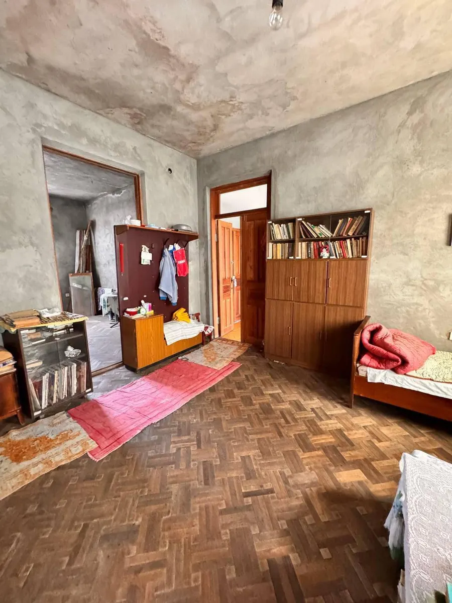 House, 5-room, 210 m²