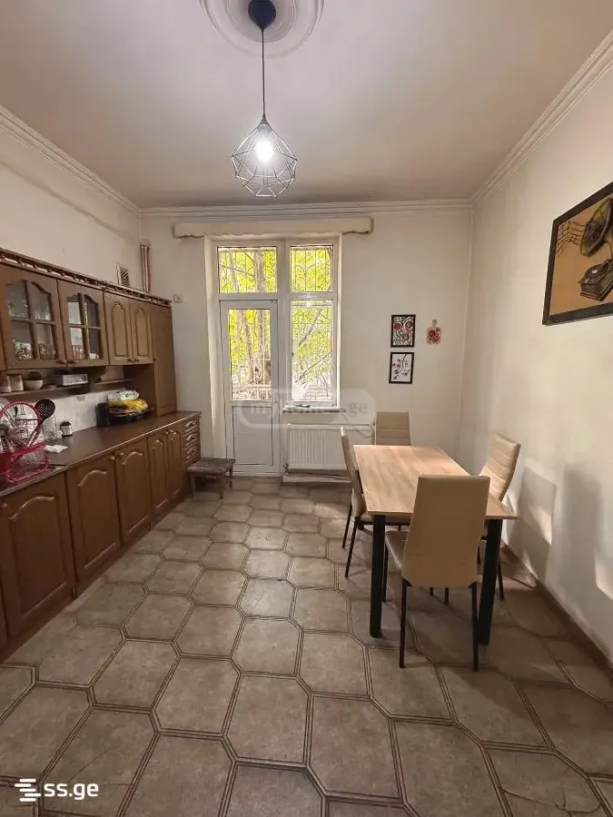 Квартира, 4-комн., 140 м²