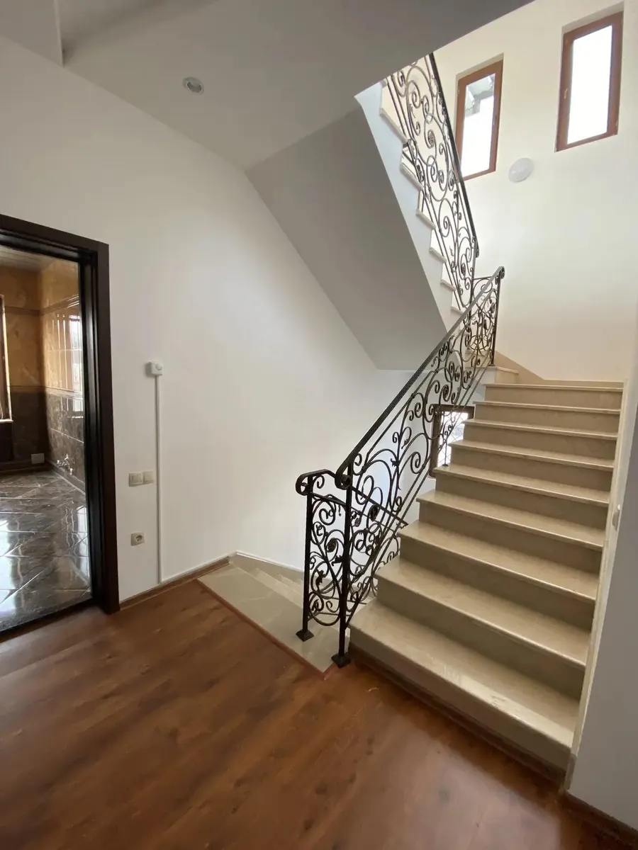 House, 7-room, 1200 m²