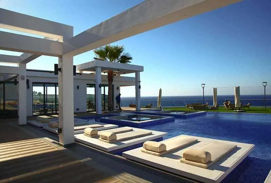 Caesar Cliff residential complex