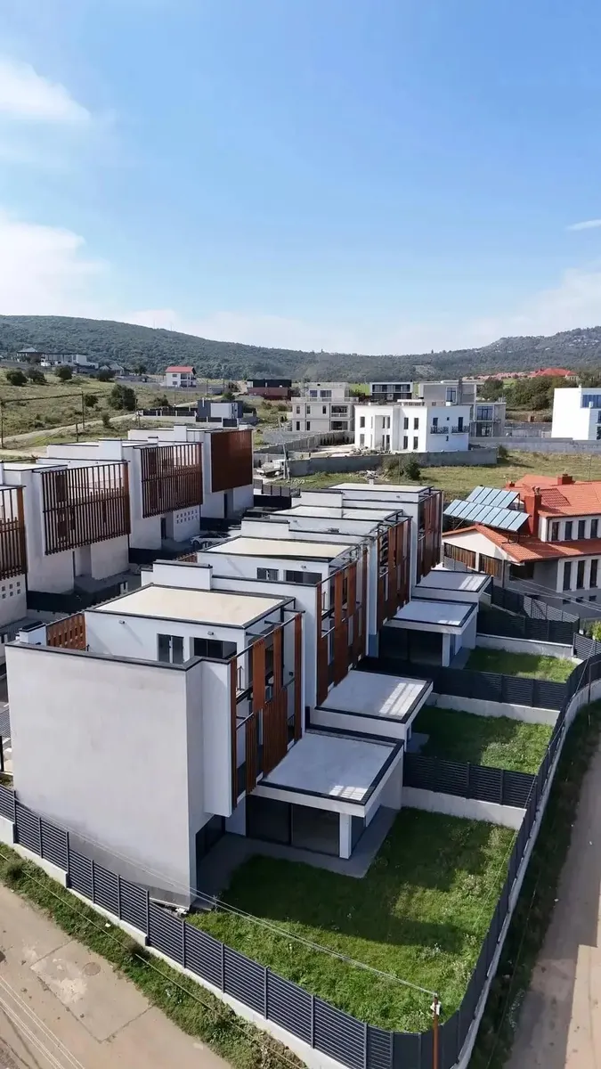 Дом, 10-комн., 280 м²