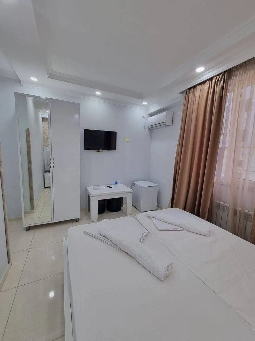 Apartment, 7-room, 200 m²