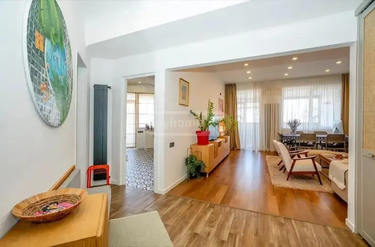 Квартира, 4-комн., 142 м², Bidzina Kvernadze St, 35