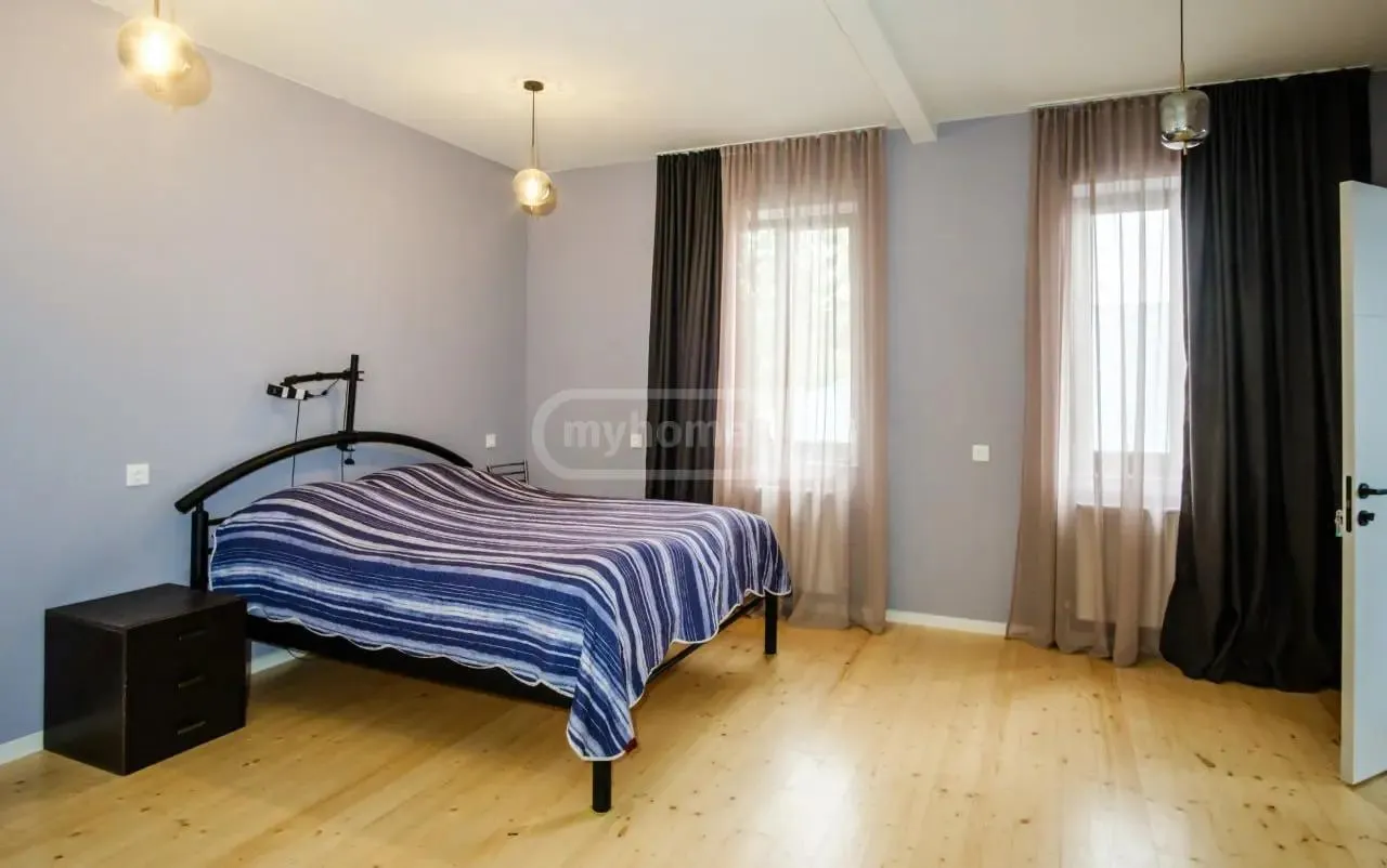 Дом, 5-комн., 390 м²