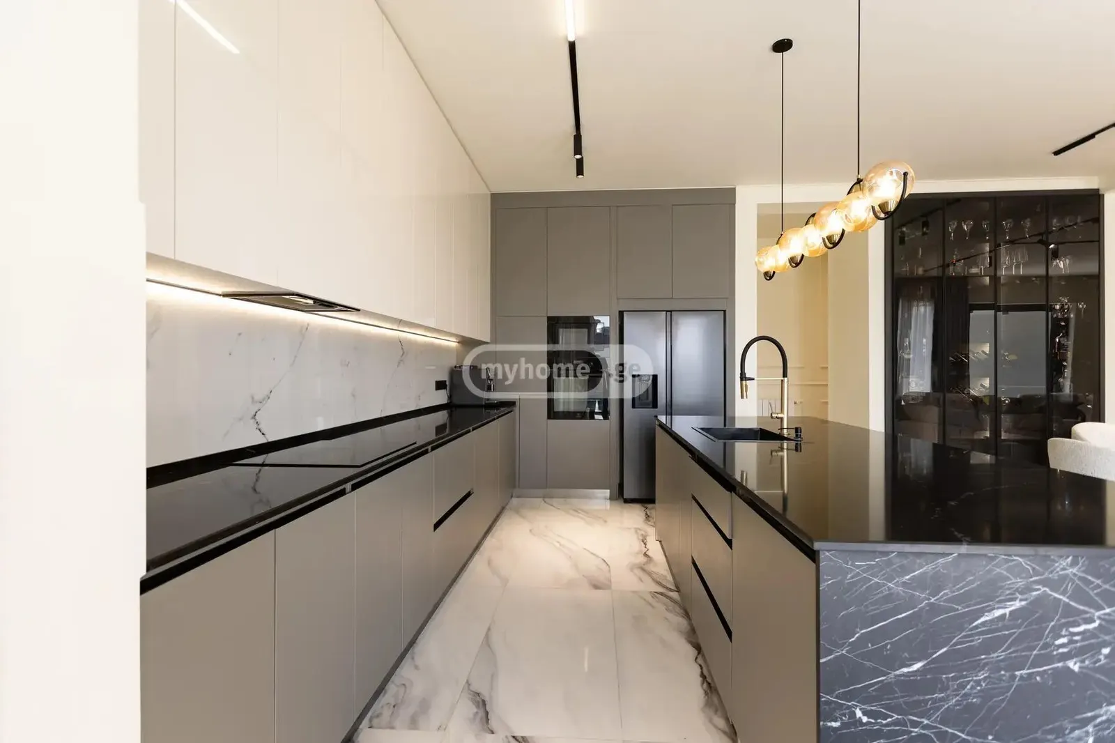 Дом, 5-комн., 385 м²