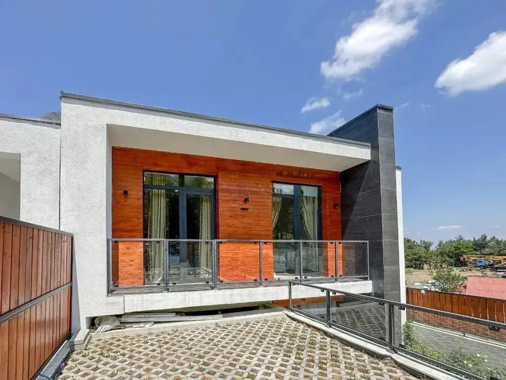 House, 9-room, 280 m²