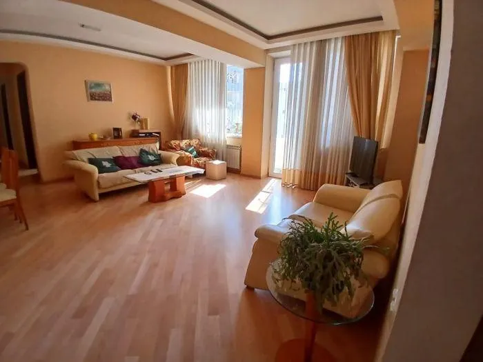 Квартира, 5-комн., 165 м²