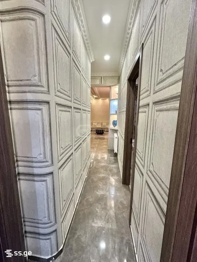 Apartment, 5-room, 180 m²