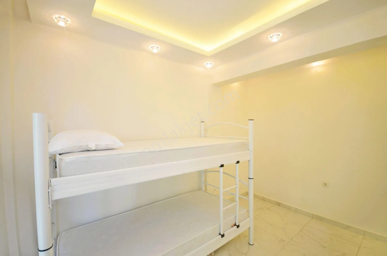 Apartment, 3-room, 105 m²