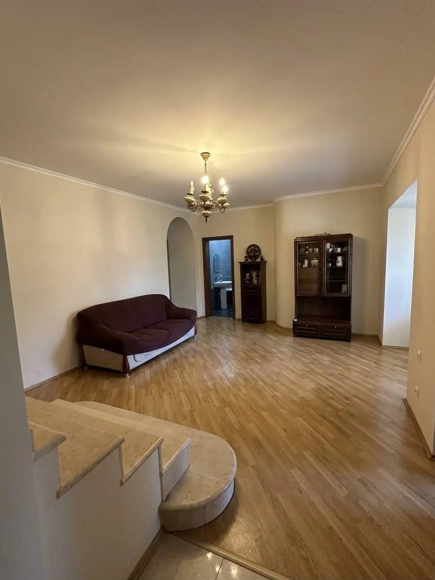 Дом, 9-комн., 269 м²