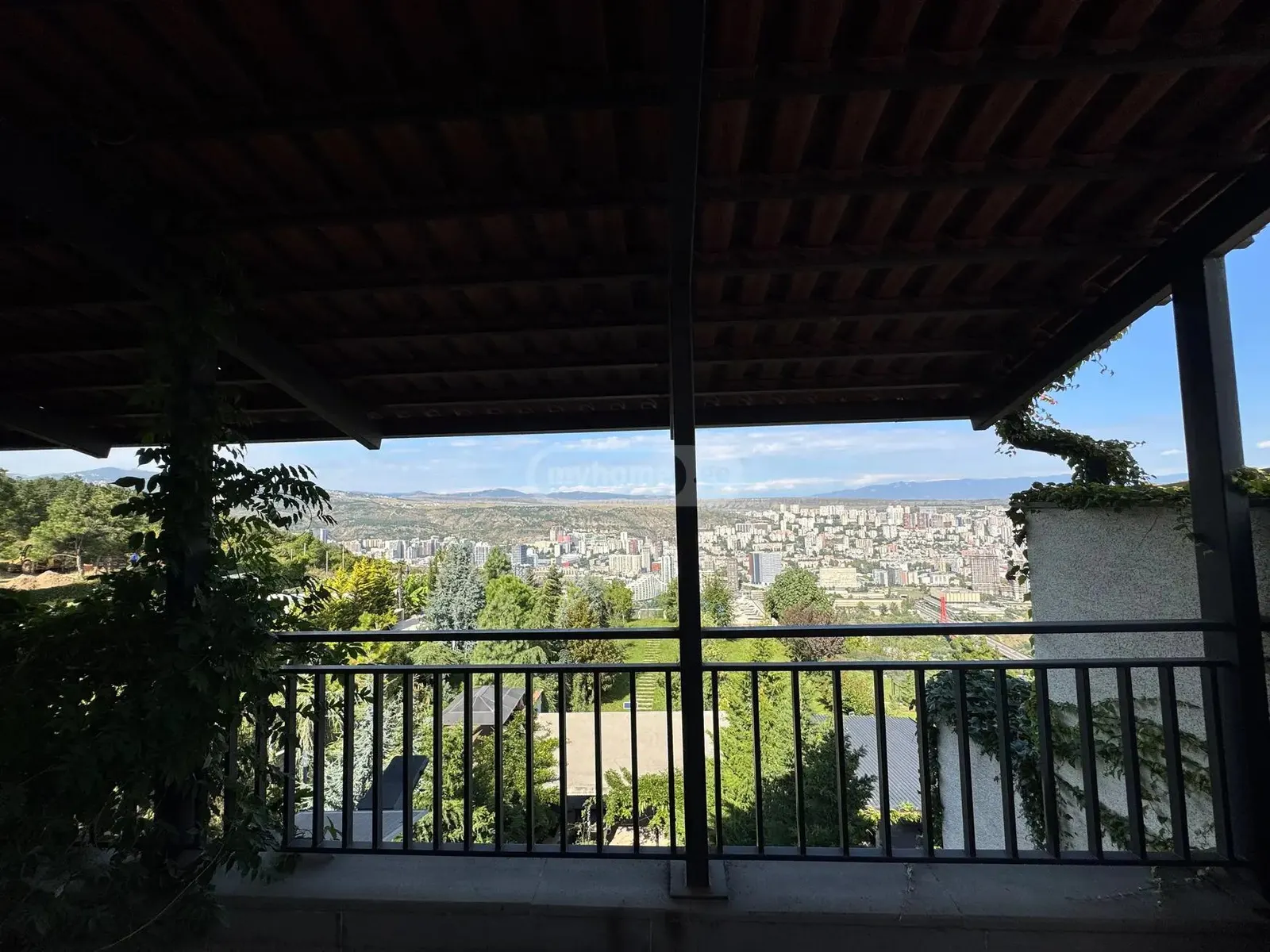 House, 5-room, 588 m²