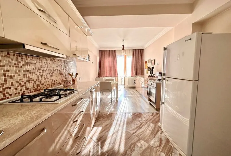 Apartment, 5-room, 130 m²