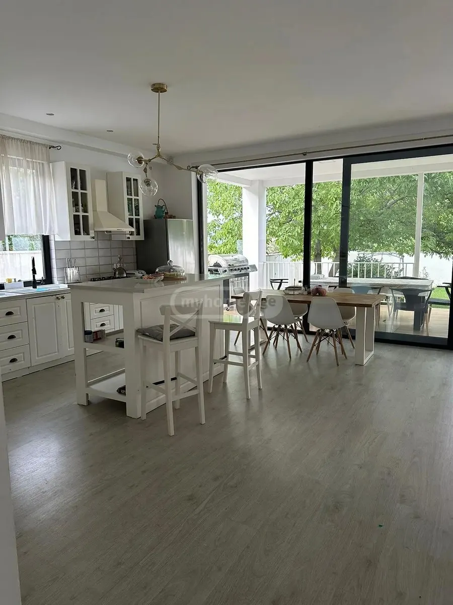 Дом, 4-комн., 340 м²