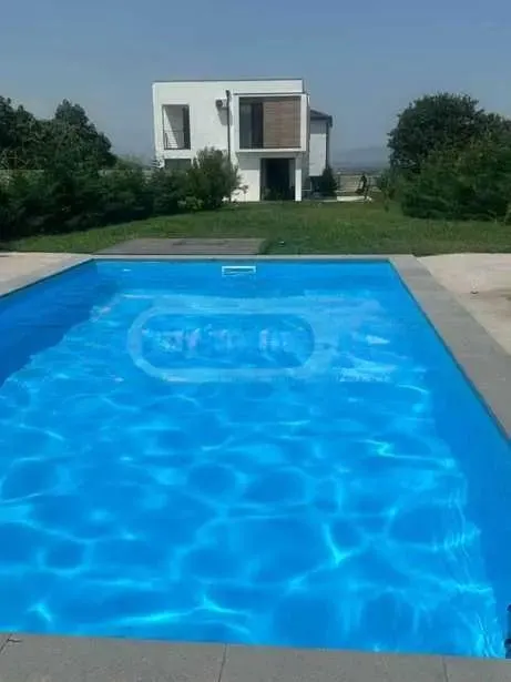 Дом, 10-комн., 300 м²