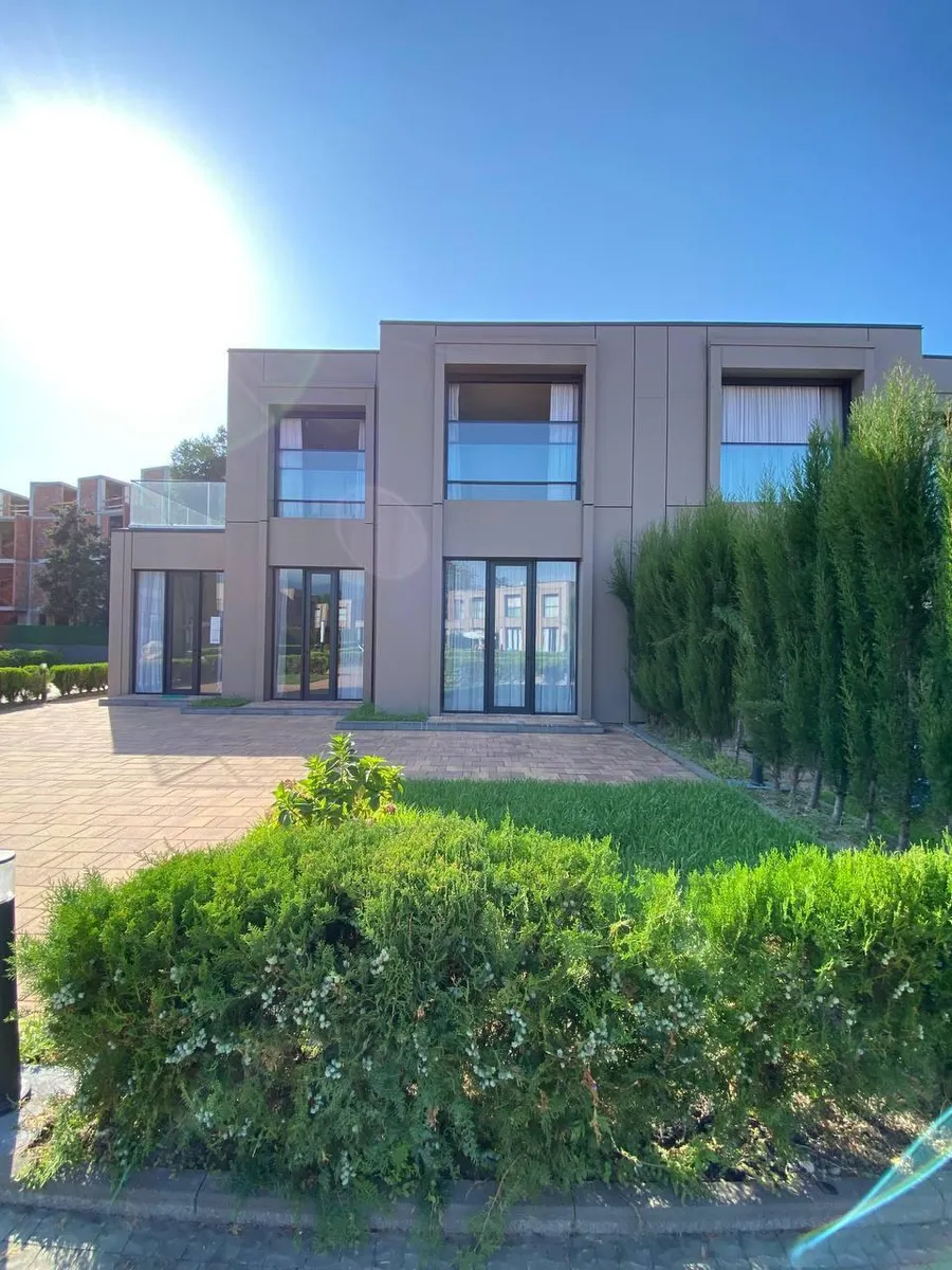 House, 4-room, 145 m²