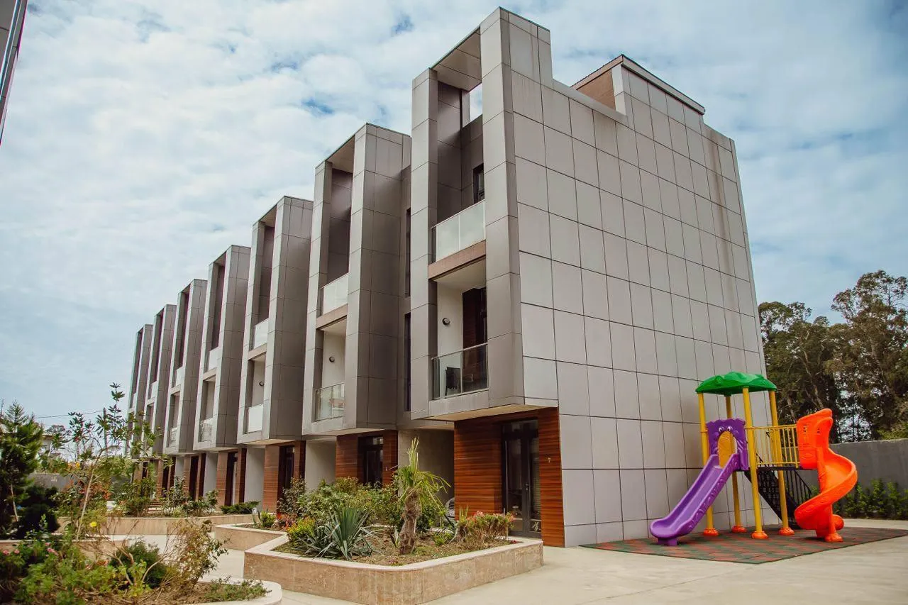 House, 4-room, 225 m²