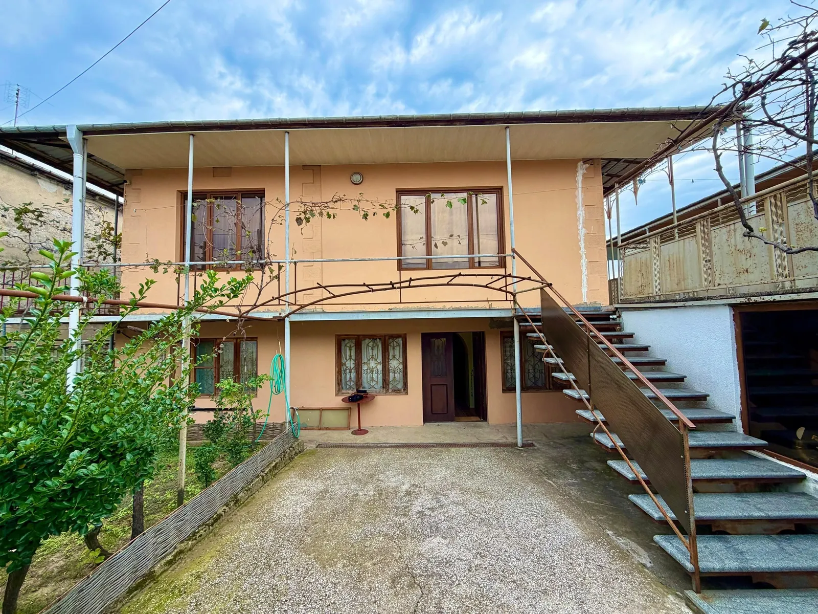 Дом, 7-комн., 370 м²