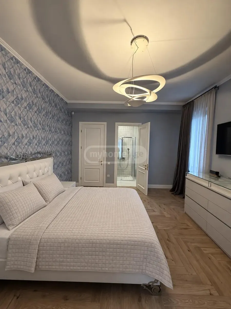 Дом, 5-комн., 600 м²