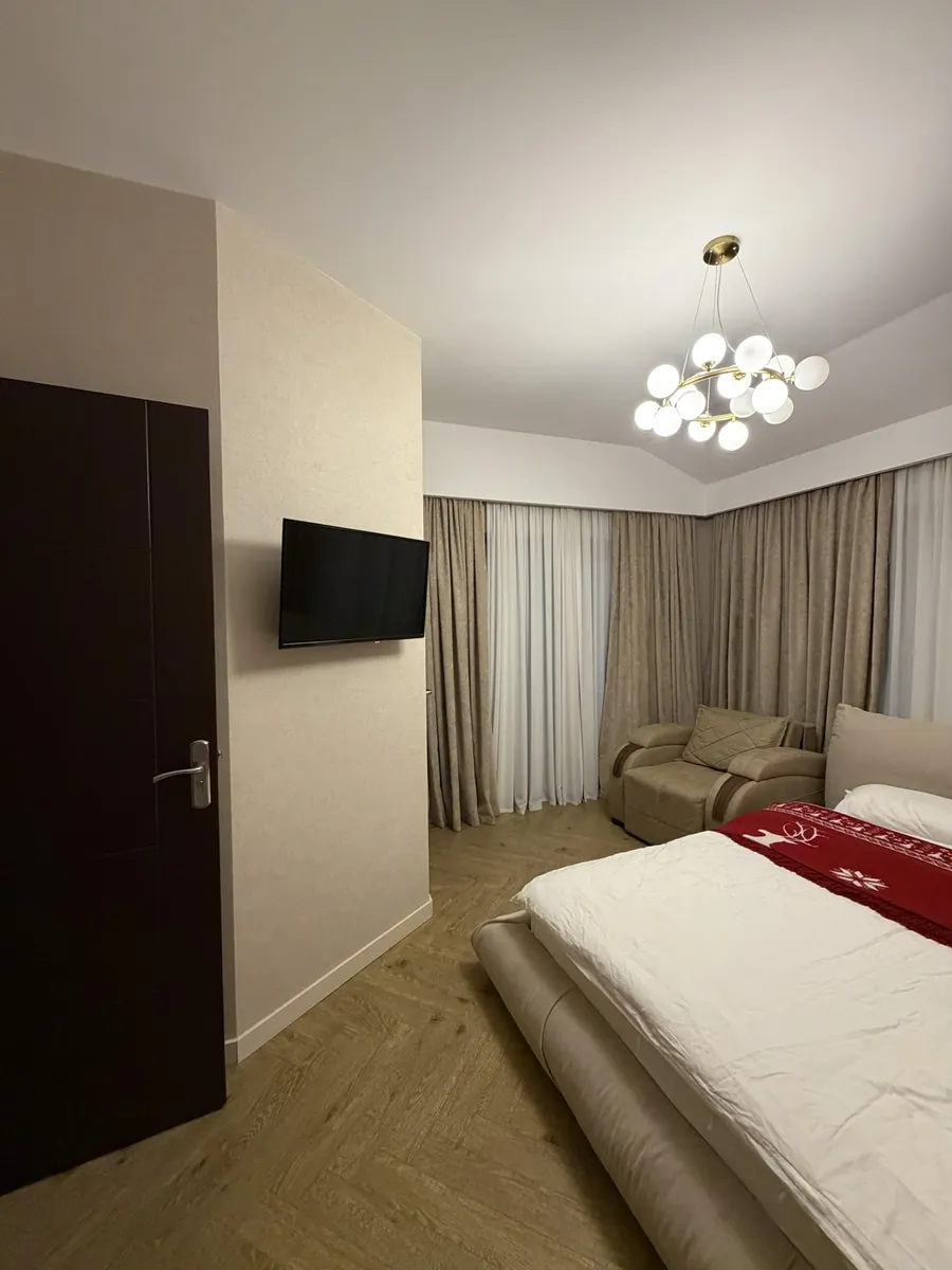 House, 4-room, 400 m²