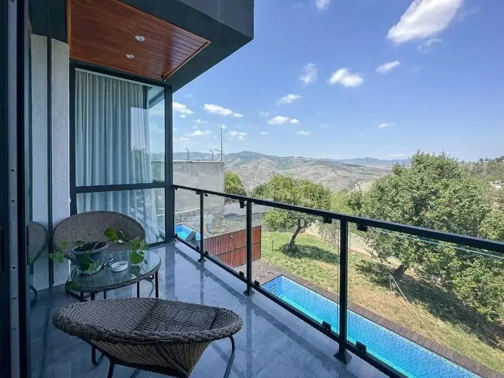House, 9-room, 280 m²