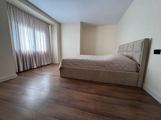 Дом, 5-комн., 700 м²