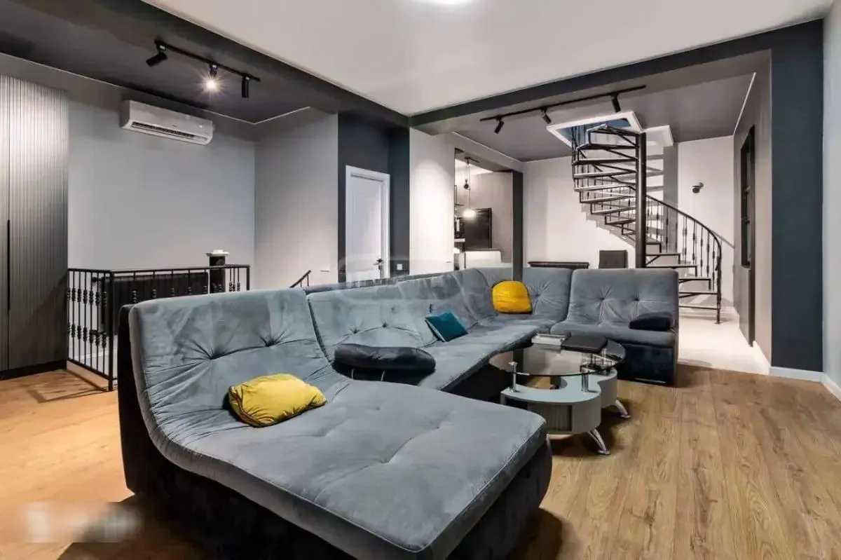 Дом, 4-комн., 240 м²